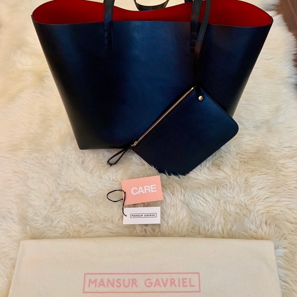 Mansur Gavriel Handbags - Mansur Gavriel large leather tote in Black and Res